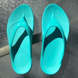 Oofos sandals,new!